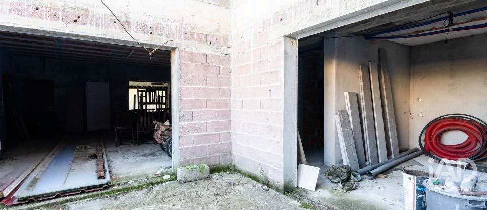 Maison T4 à Eixo e Eirol de 305 m²