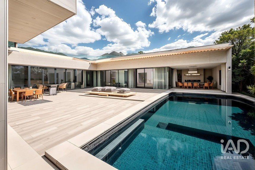 House T4 in Quarteira of 324 m²