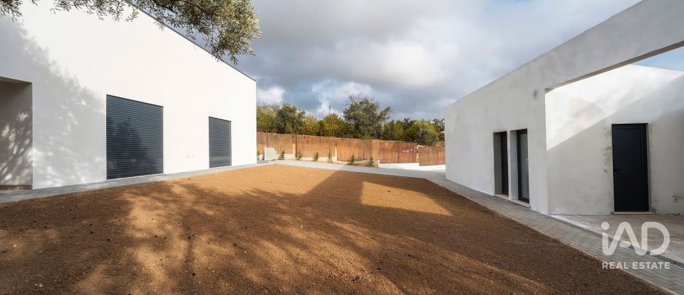 House T4 in Quarteira of 324 m²