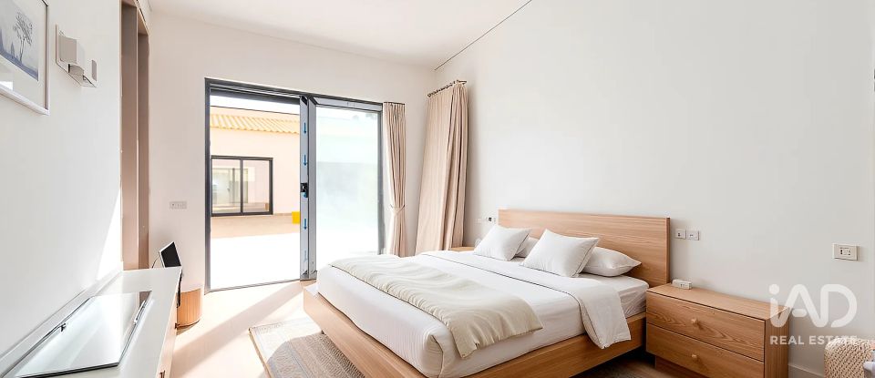 House T4 in Quarteira of 324 m²