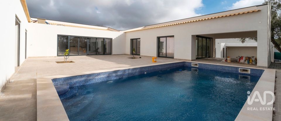 House T4 in Quarteira of 324 m²