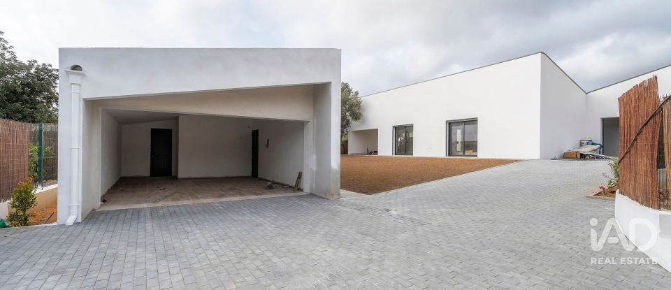 House T4 in Quarteira of 324 m²