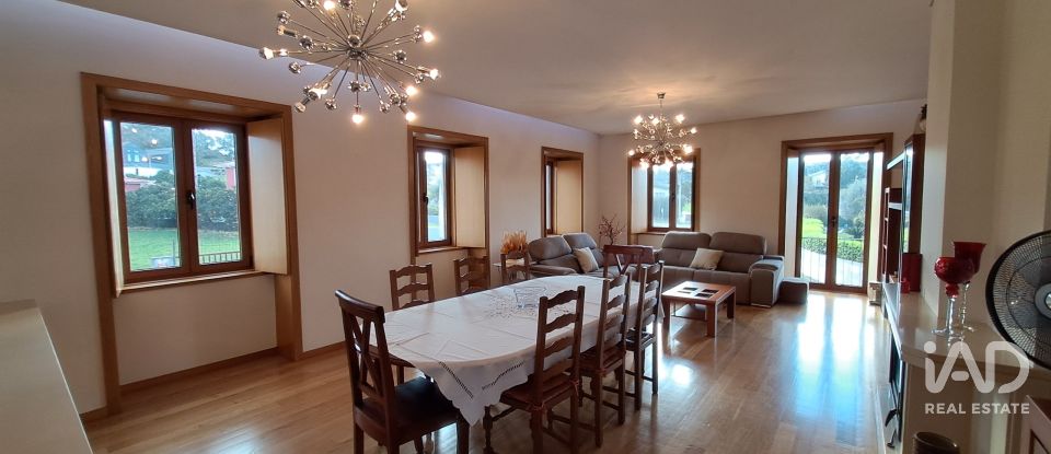 Maison T6 à Gondifelos, Cavalões e Outiz de 233 m²