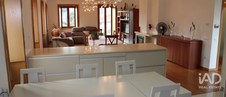 Maison T6 à Gondifelos, Cavalões e Outiz de 233 m²