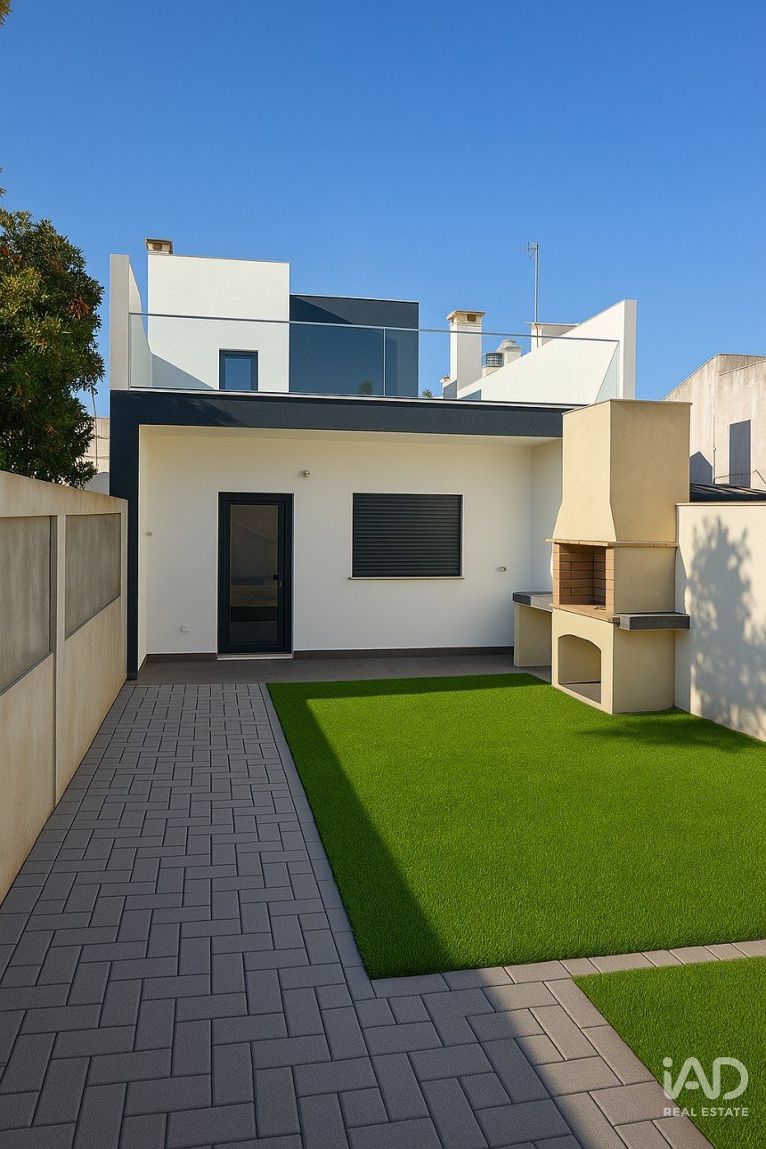House T3 in Benfica do Ribatejo of 185 m²