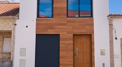 House T3 in Benfica do Ribatejo of 185 m²