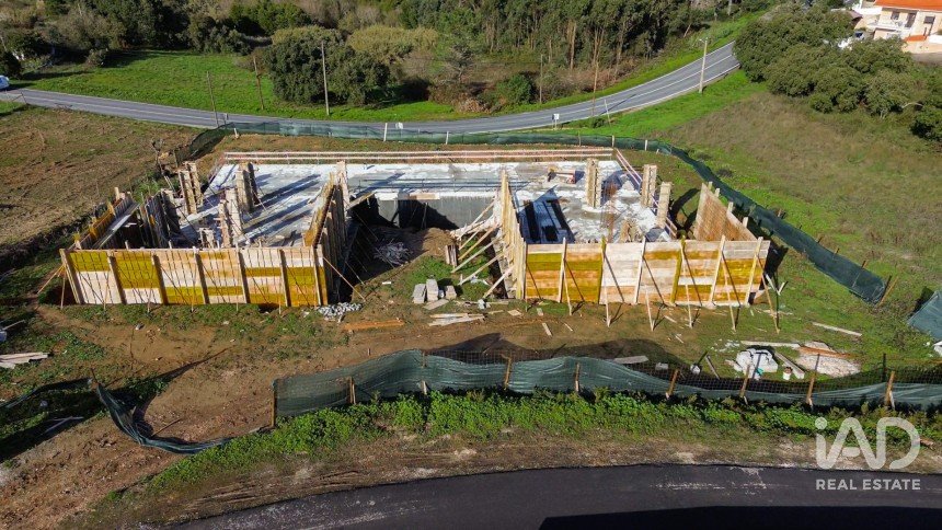 House T4 in Igreja Nova e Cheleiros of 326 m²