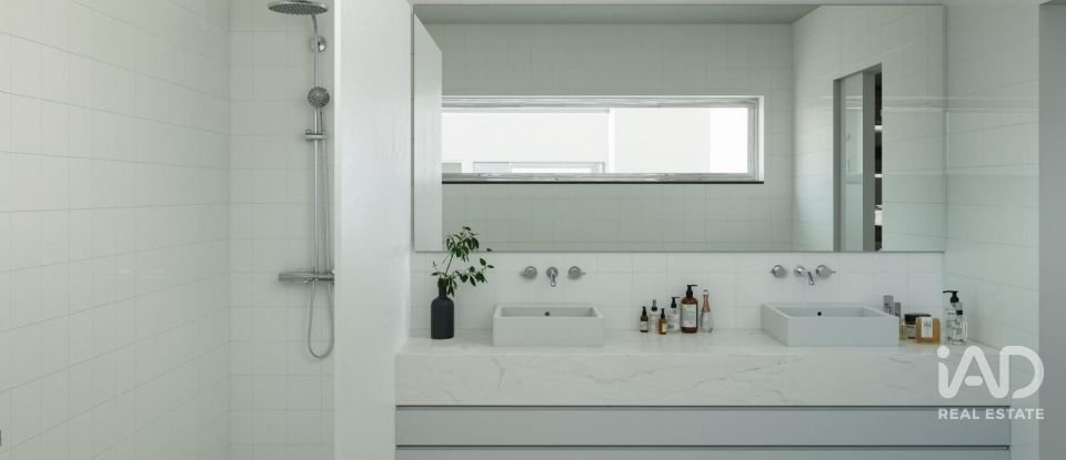 House T4 in Igreja Nova e Cheleiros of 326 m²