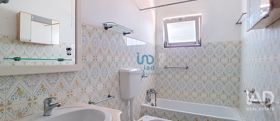 Apartment T2 in Lagos (São Sebastião e Santa Maria) of 62 m²