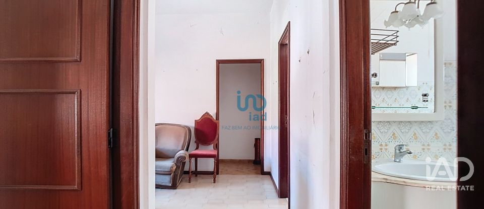 Apartment T2 in Lagos (São Sebastião e Santa Maria) of 62 m²