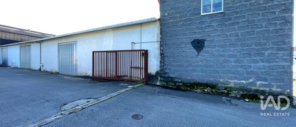 Boutique/Local commercial à Manhente de 230 m²