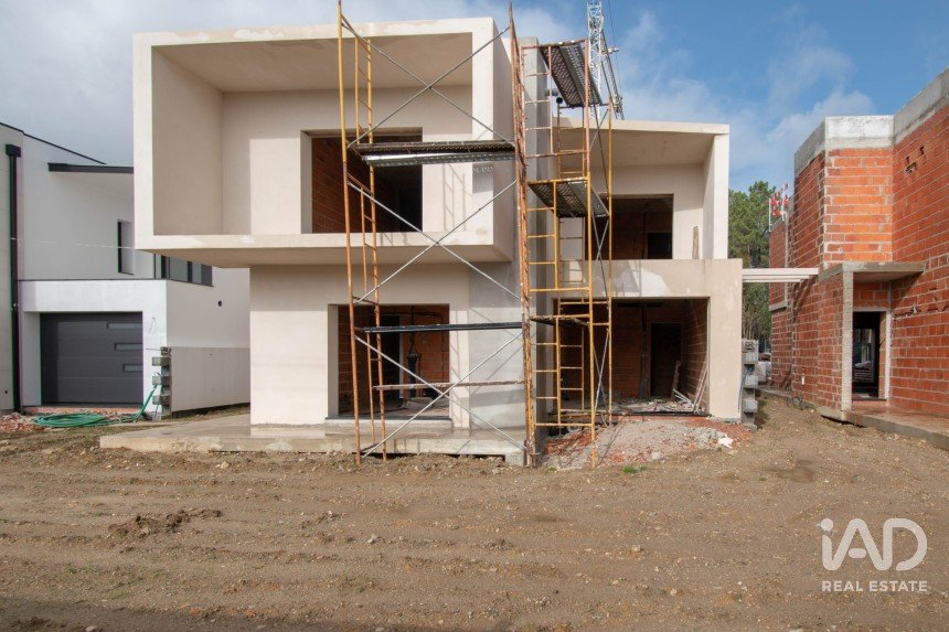 Casa T4 em Maceira de 194 m²