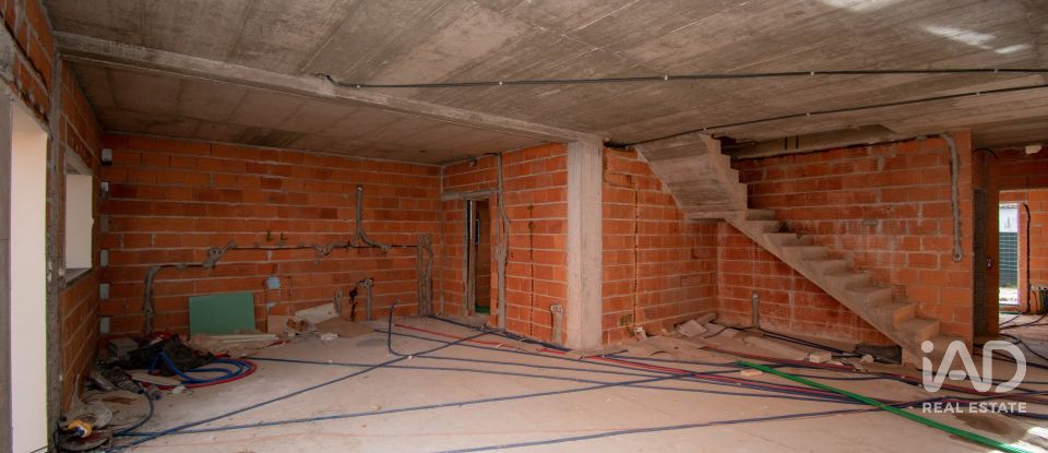 Casa T4 em Maceira de 194 m²