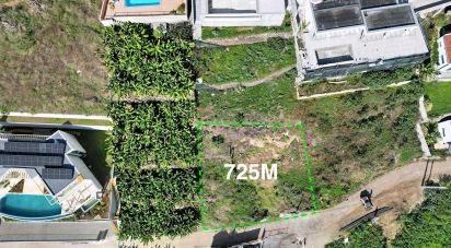 Terreno urbano em Calheta de 725 m²