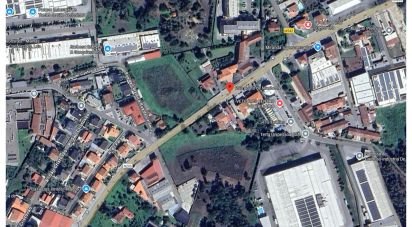 Boutique/Local commercial à Manhente de 575 m²