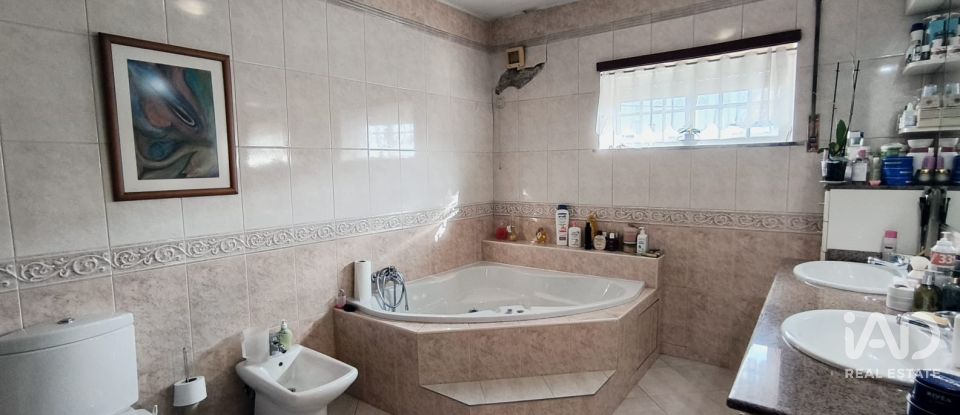 House T4 in Custóias, Leça do Balio e Guifões of 294 m²