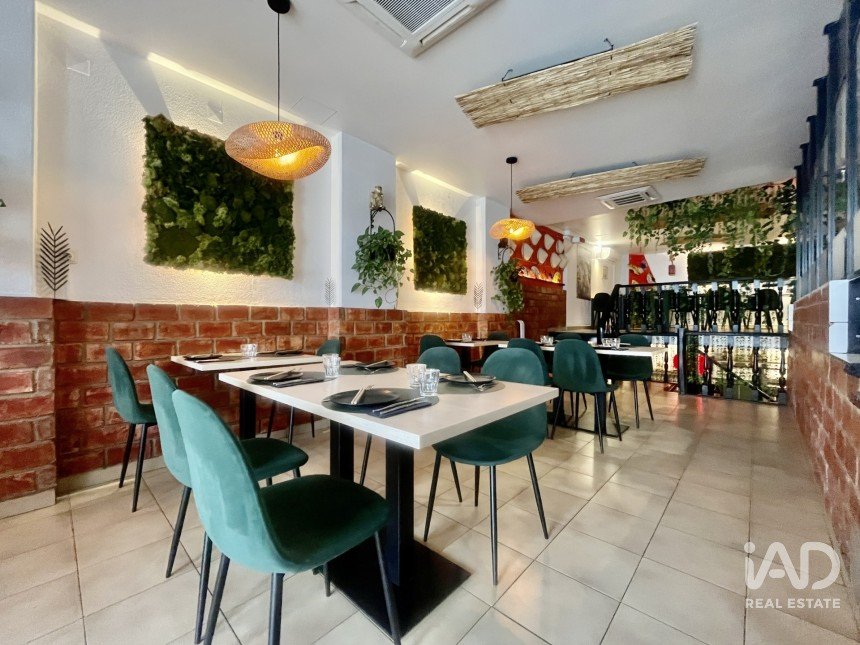 Loja / Estabelecimento Comercial em São Gonçalo De Lagos de 175 m²