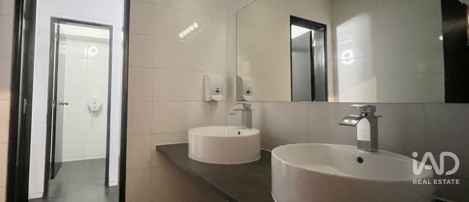 Loja / Estabelecimento Comercial em São Gonçalo De Lagos de 175 m²