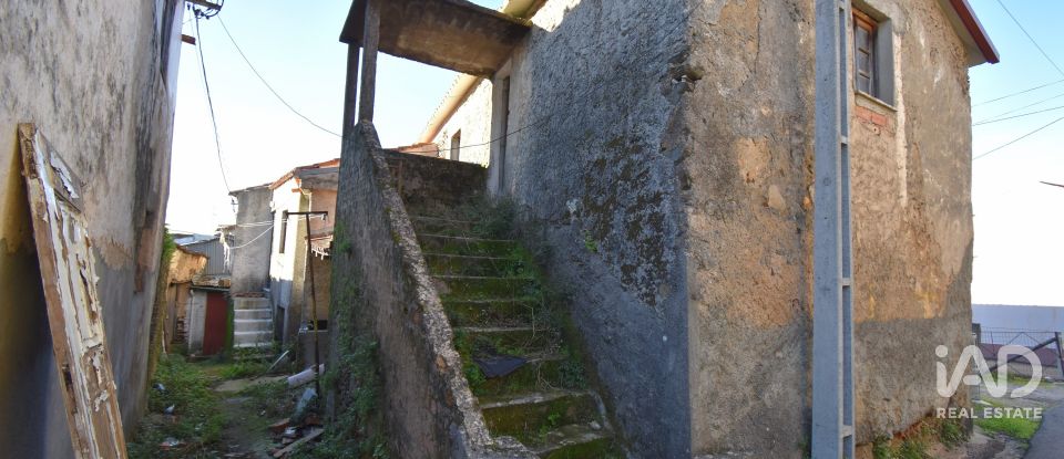 House T3 in Lousã e Vilarinho of 200 m²