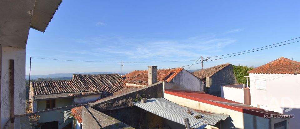 House T3 in Lousã e Vilarinho of 200 m²