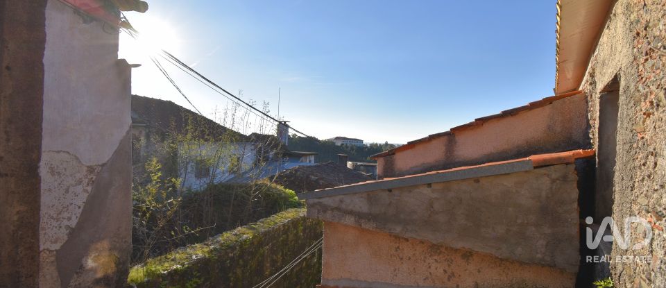 House T3 in Lousã e Vilarinho of 200 m²