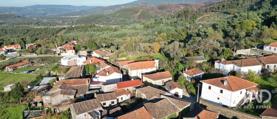 House T3 in Lousã e Vilarinho of 200 m²
