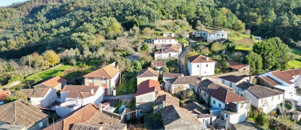 House T3 in Lousã e Vilarinho of 200 m²