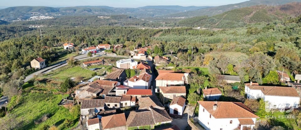 House T3 in Lousã e Vilarinho of 200 m²