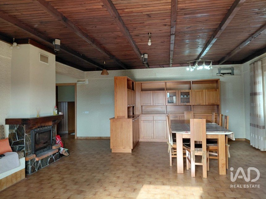 House T2 in Casegas e Ourondo of 256 m²