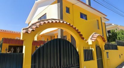 House T4 in Alcabideche of 206 m²