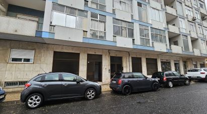 Boutique/Local commercial à Laranjeiro e Feijó de 75 m²