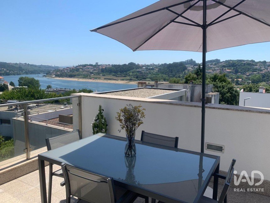 Maison T4 à Gondomar (São Cosme), Valbom e Jovim de 284 m²