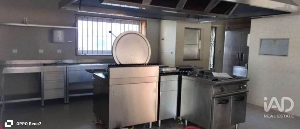 Prédio em Árvore de 1 735 m²